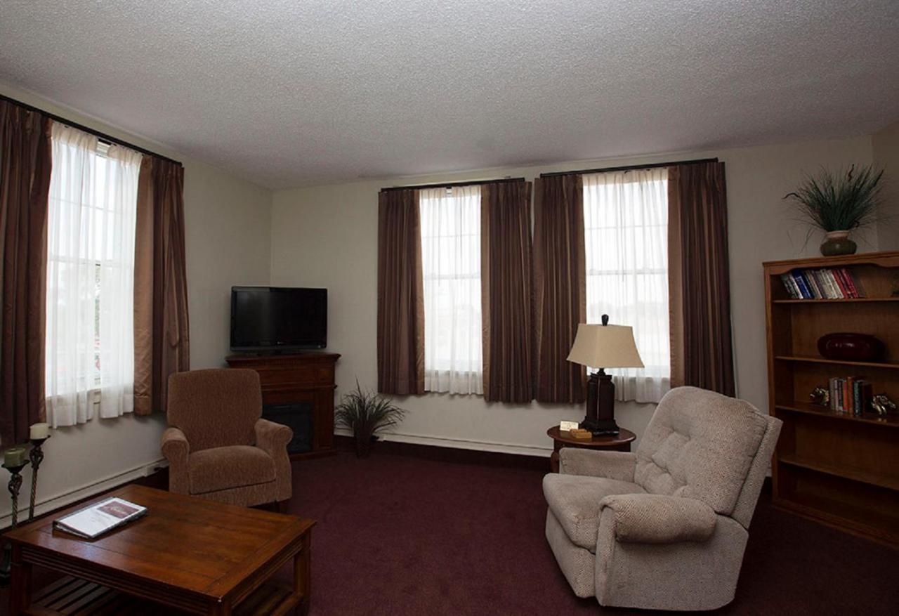 Arrow Hotel Broken Bow エクステリア 写真